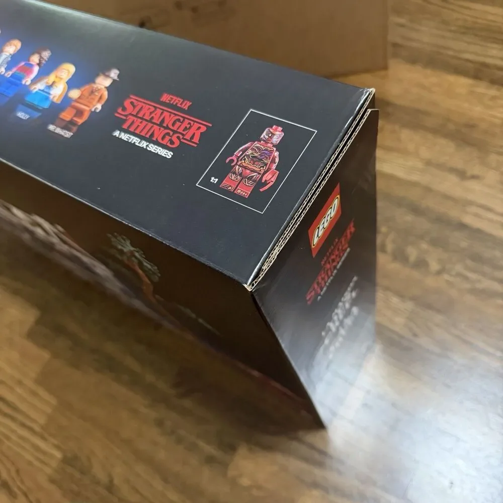 LEGO Stranger Things Creel House 11370 Brand New Sealed IN HAND with Extra YOTH